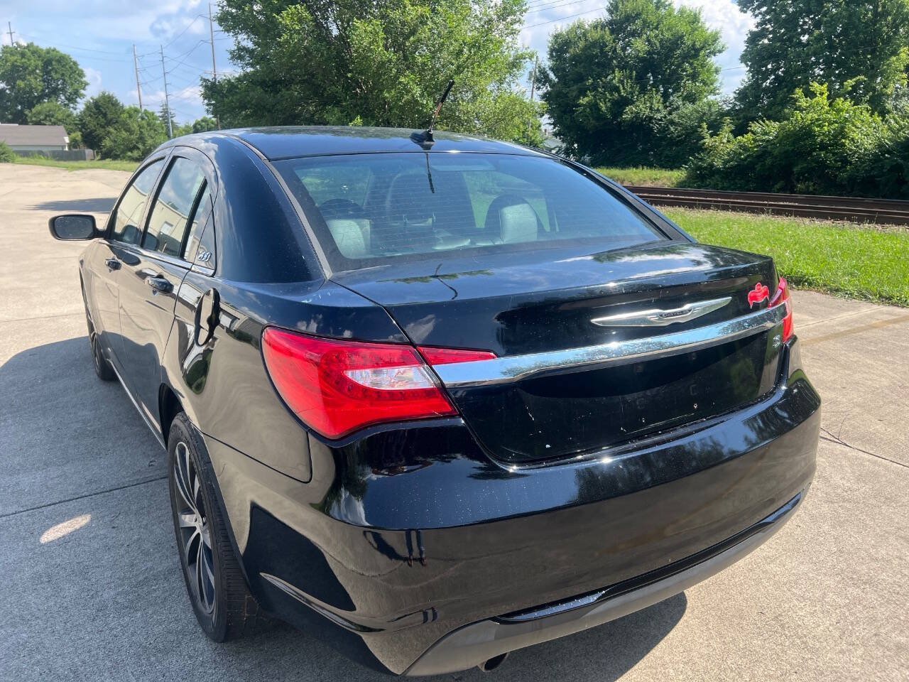 Used 2014 Chrysler 200 Limited w/ 200 S V6 Premium Group FWD image 2