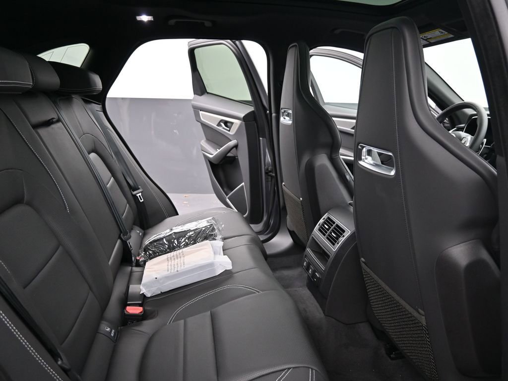 New 2026 Jaguar F-PACE R-Dynamic S image 13