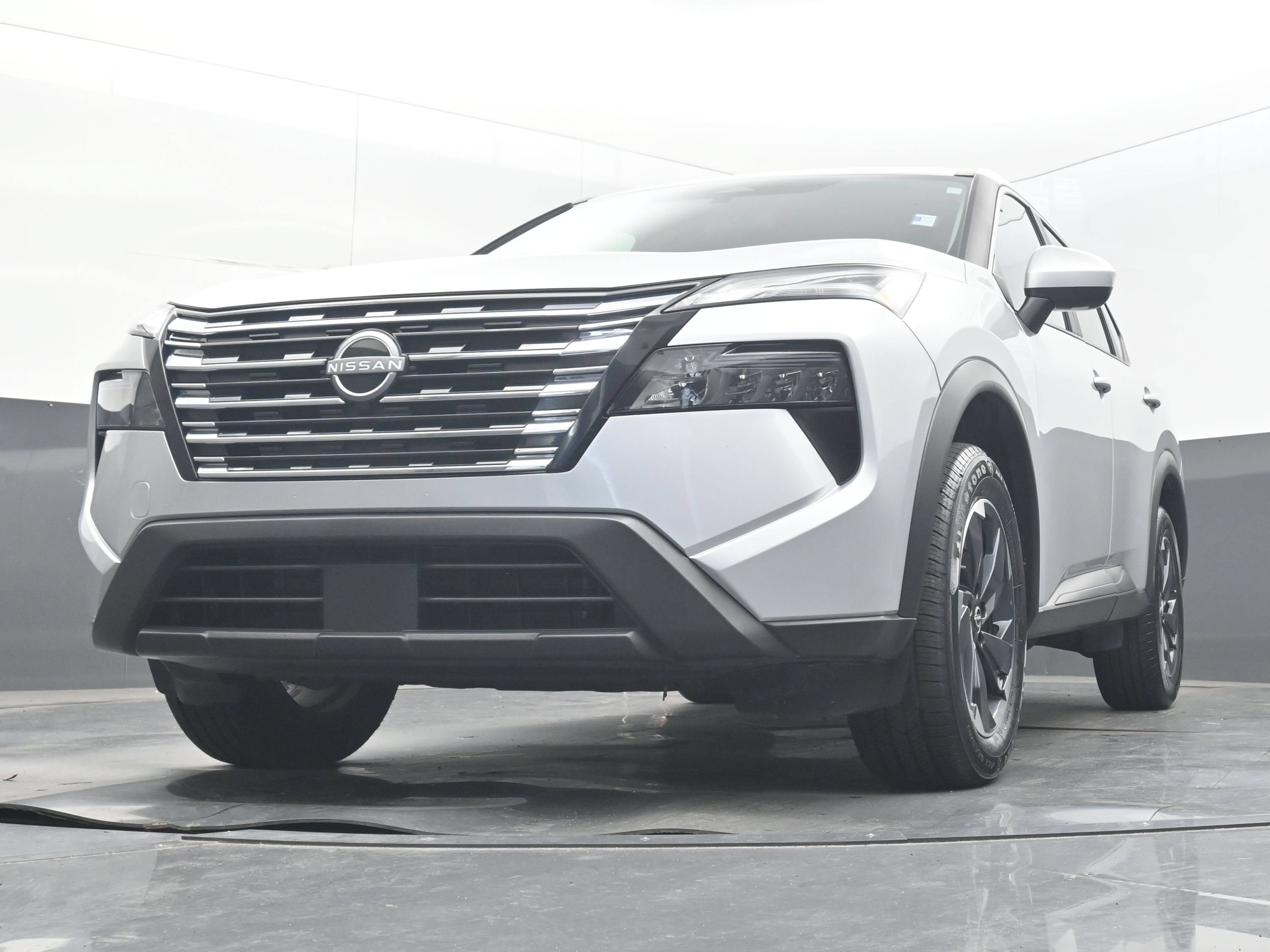 Used 2025 Nissan Rogue SV FWD image 29