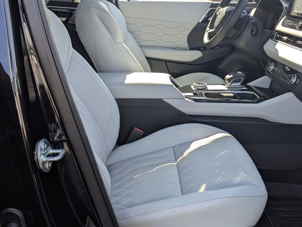 Used 2025 Mitsubishi Outlander AWD image 27