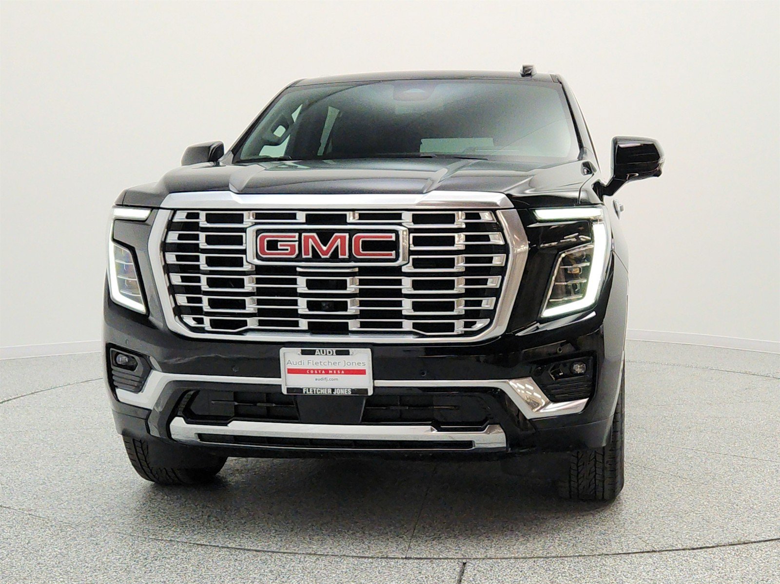 Used 2025 GMC Yukon Denali AWD/4WD image 2