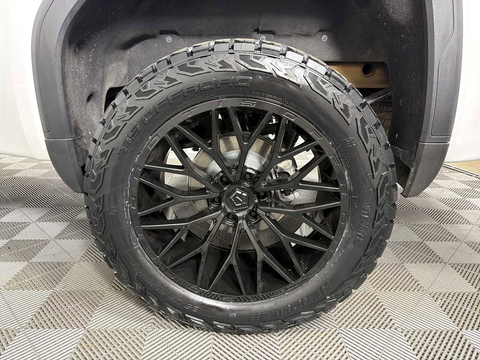 Used 2025 GMC Sierra 1500 SLT image 15