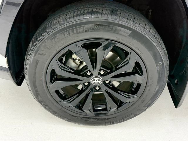Used 2024 Toyota RAV4 SE w/ Convenience Package image 7