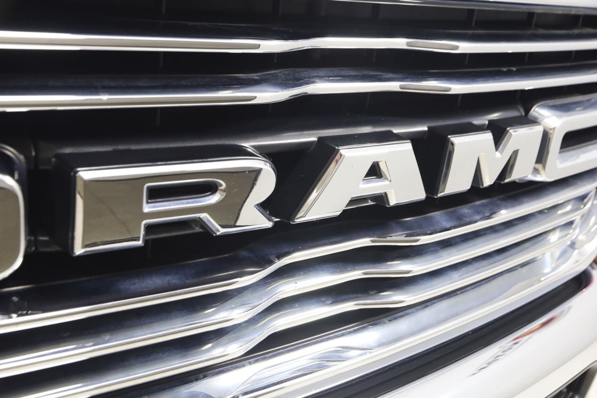 Used 2020 RAM 1500 Laramie AWD/4WD image 19