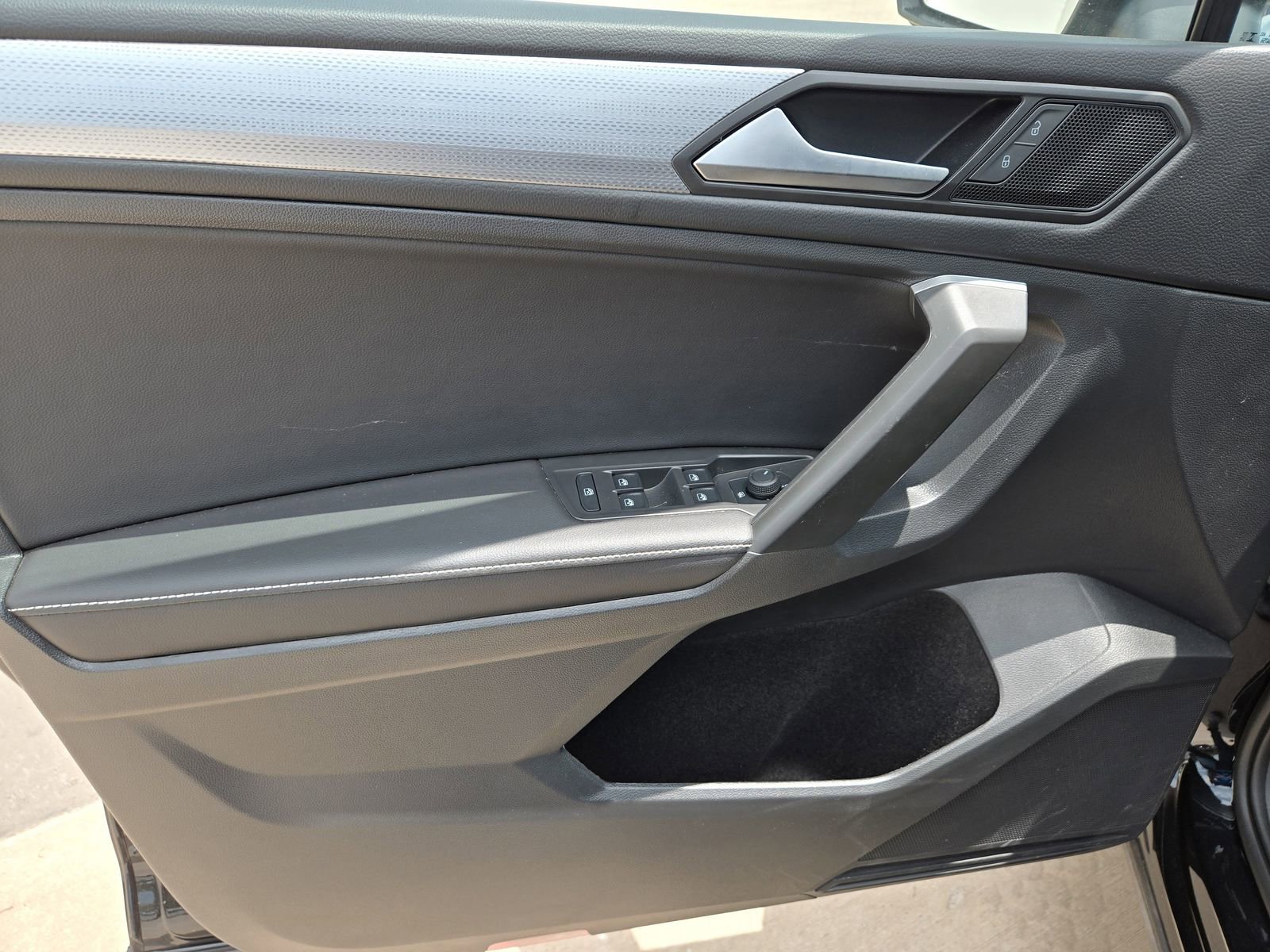 Used 2024 Volkswagen Tiguan S image 19