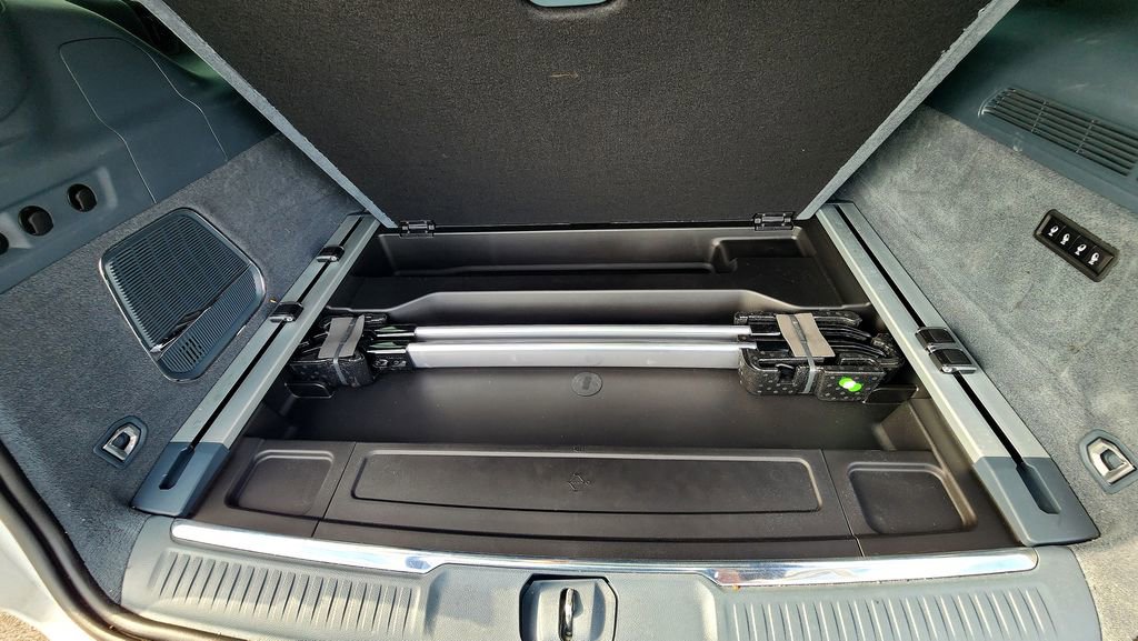 Used 2024 Jeep Grand Wagoneer L Series III w/ Rear Seat Video Group 1 AWD/4WD image 7