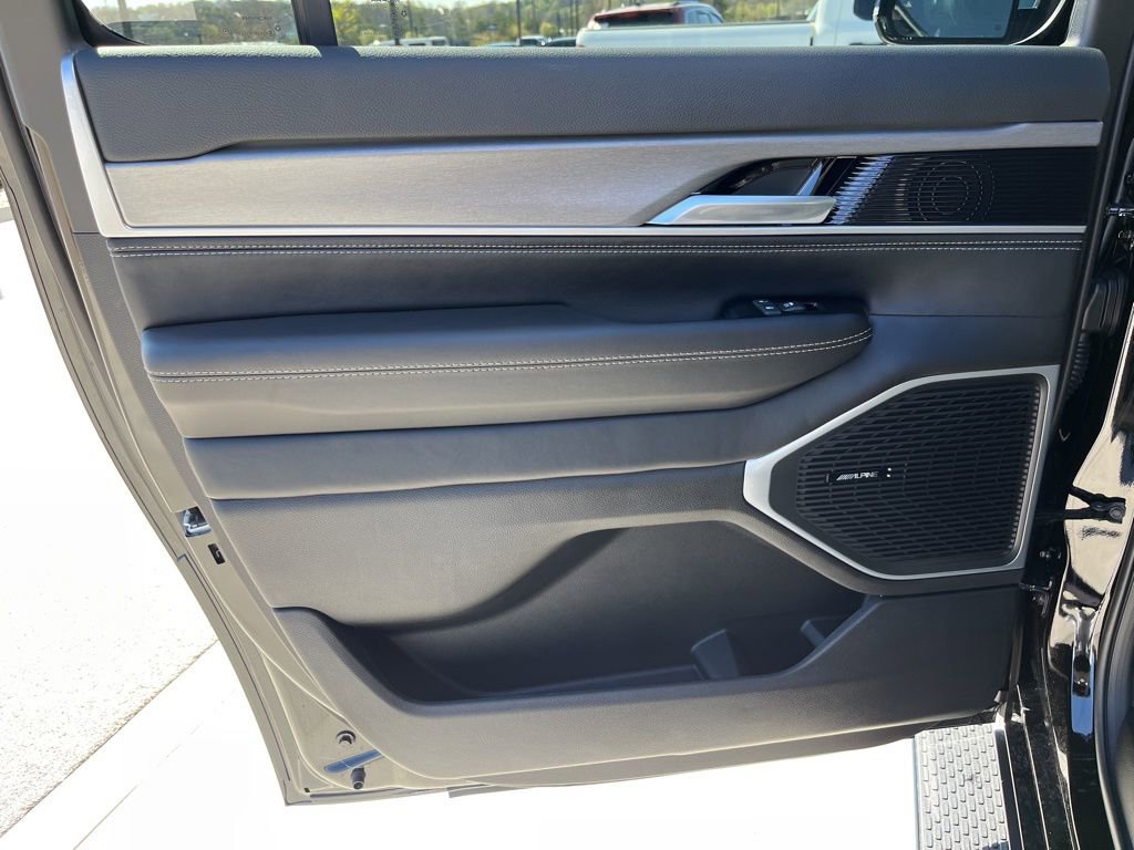 New 2026 Jeep Grand Wagoneer L 4WD image 17