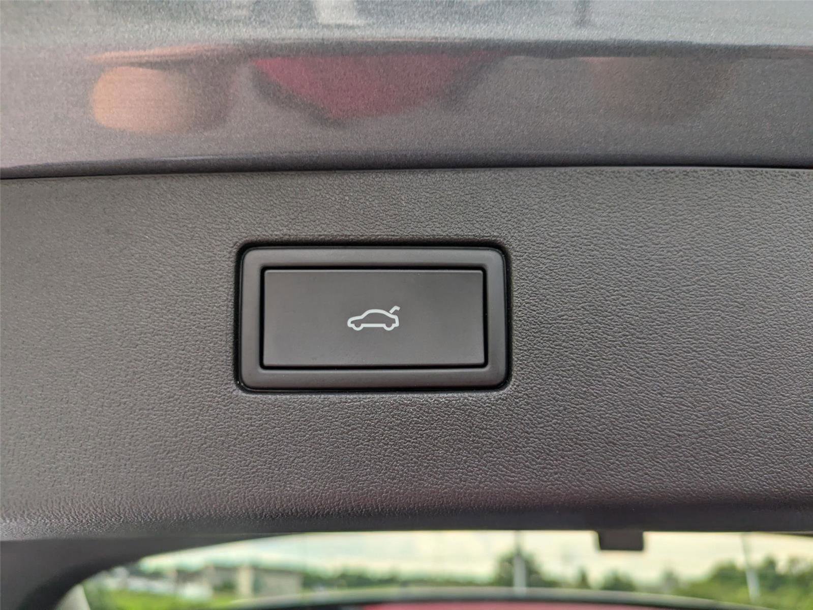 New 2025 Volkswagen Tiguan SE R-Line image 21