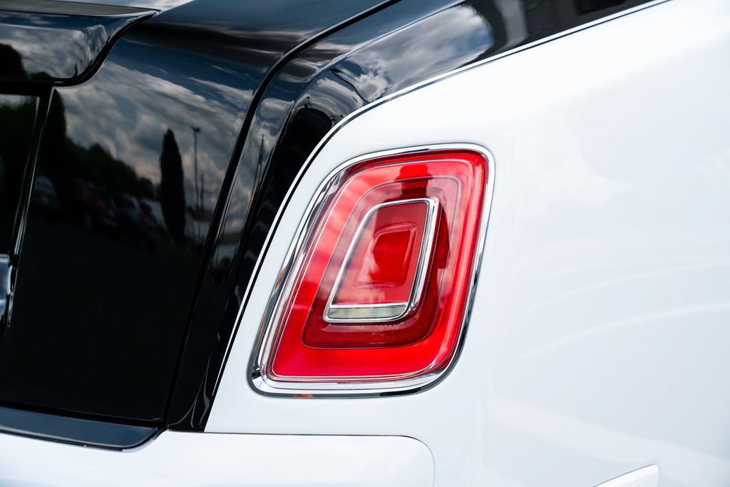 Used 2019 Rolls-Royce Phantom Sedan RWD image 13