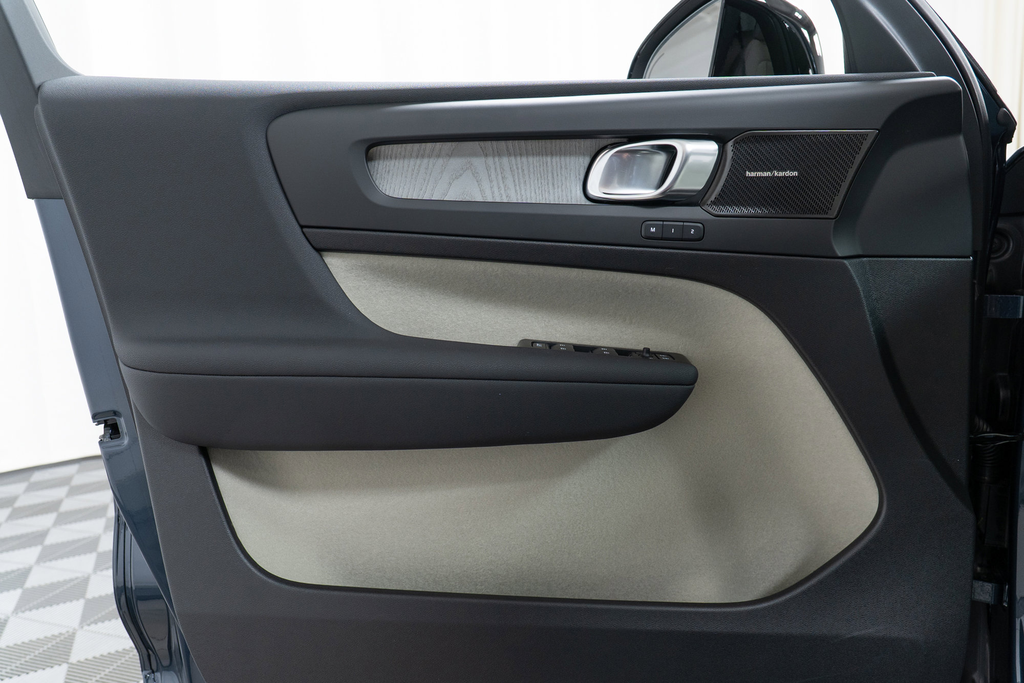 New 2026 Volvo XC40 B5 Ultra w/ Climate Package image 11