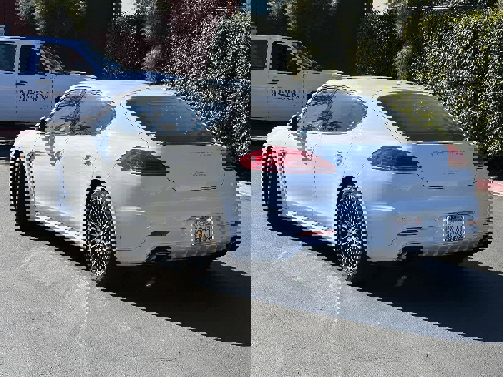 Used 2016 Porsche Panamera 4 image 4