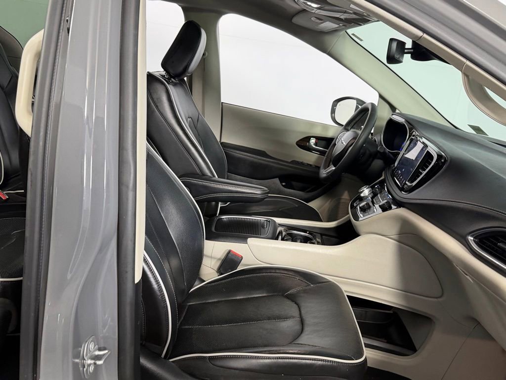 Used 2022 Chrysler Pacifica Limited image 20