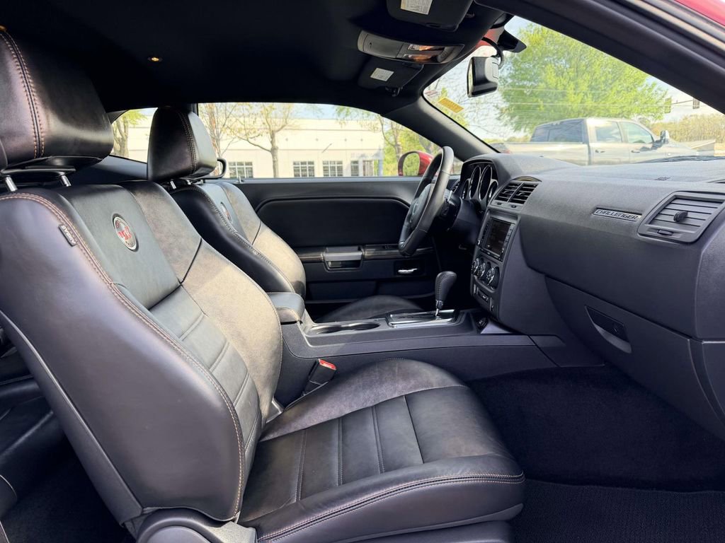 Used 2014 Dodge Challenger SXT image 12