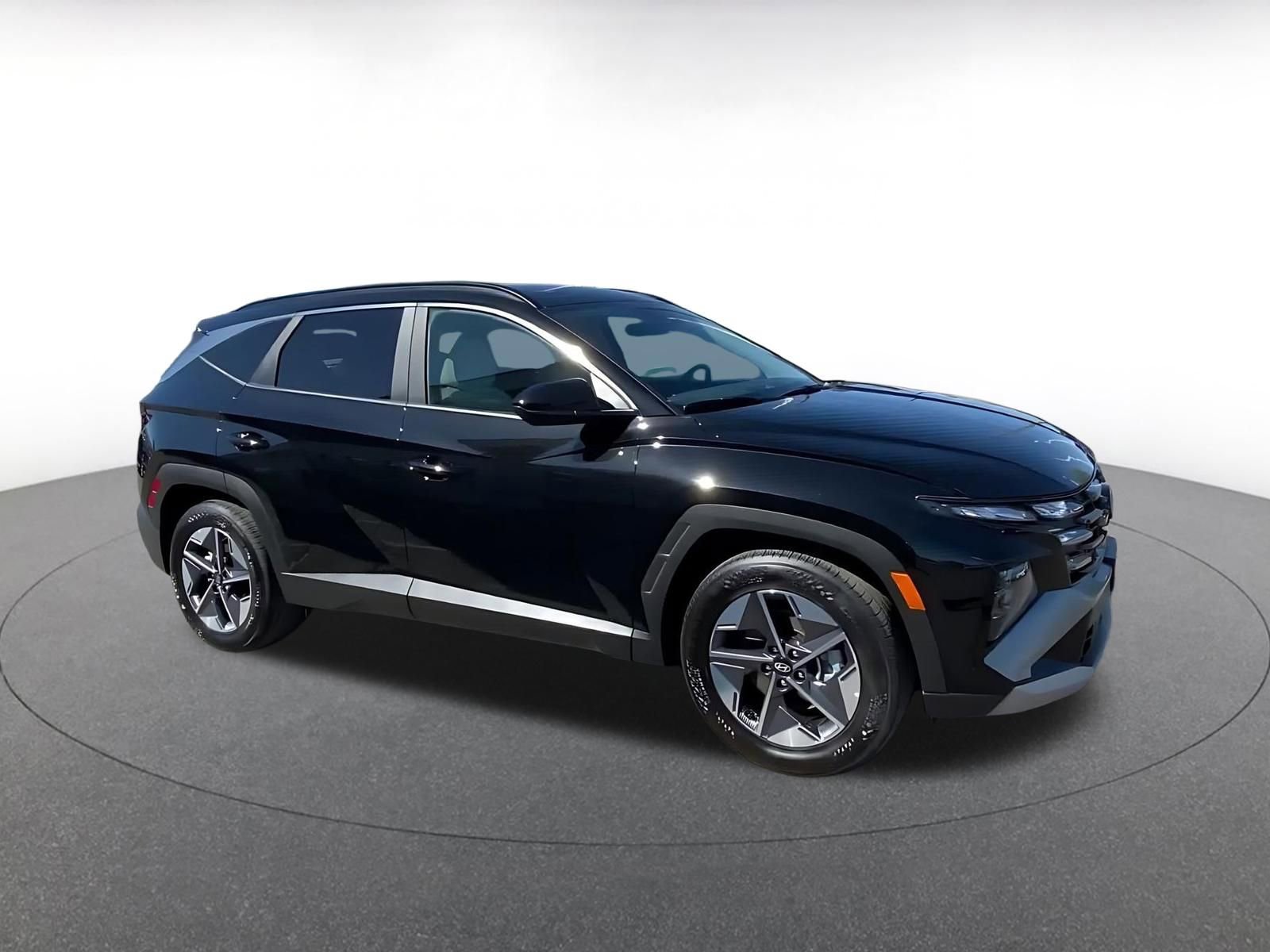 Used 2025 Hyundai Tucson SEL FWD image 2