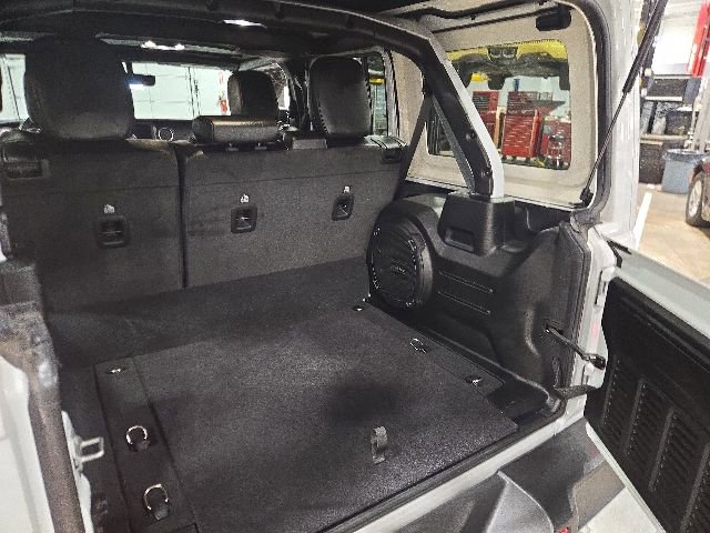 Used 2023 Jeep Wrangler Unlimited Rubicon 4xe w/ Cold Weather Group AWD/4WD image 12