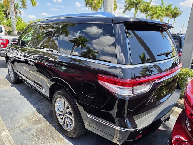 Used 2024 Lincoln Navigator Premiere AWD/4WD image 3