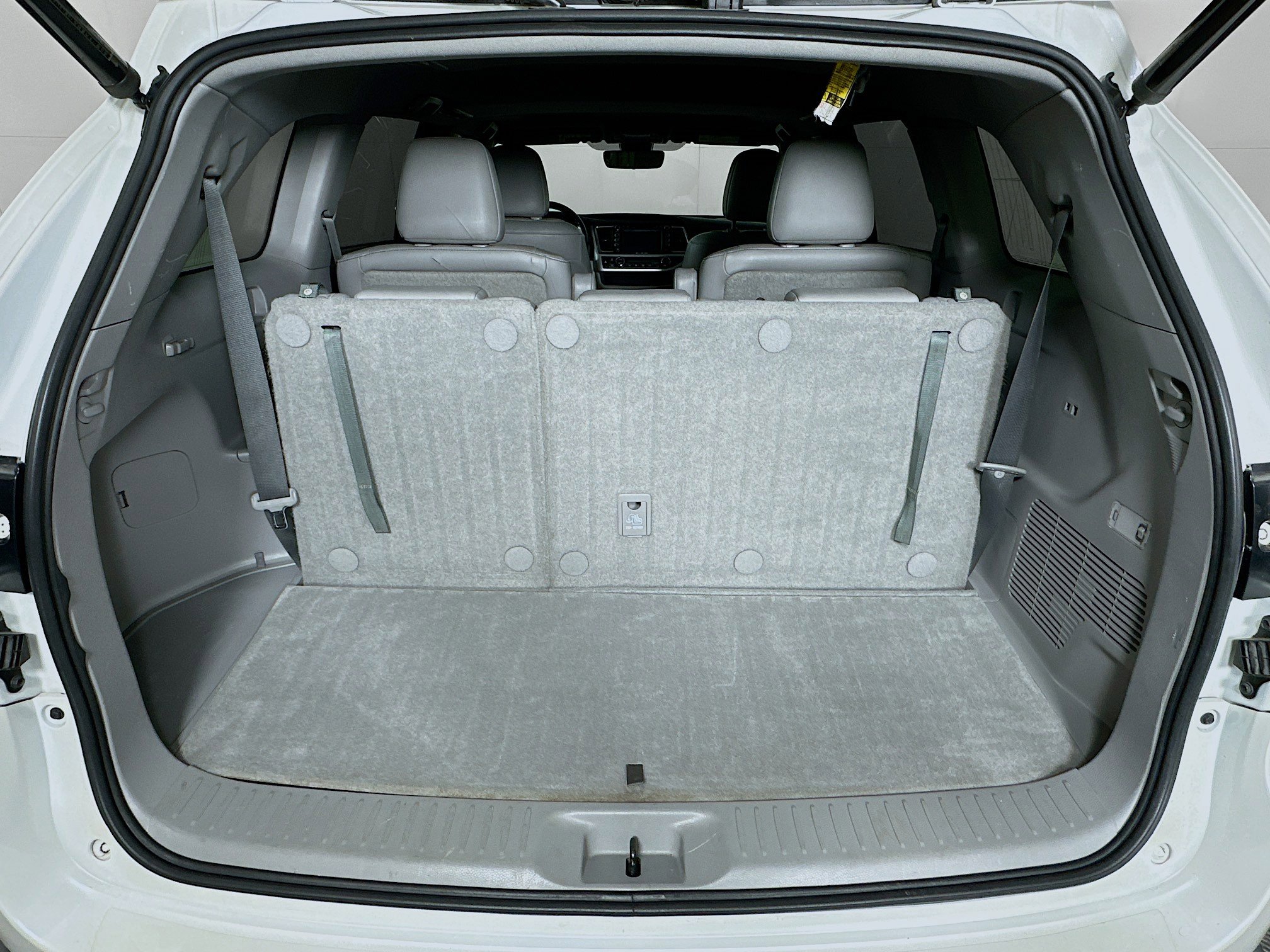Used 2019 Toyota Highlander Limited FWD image 30
