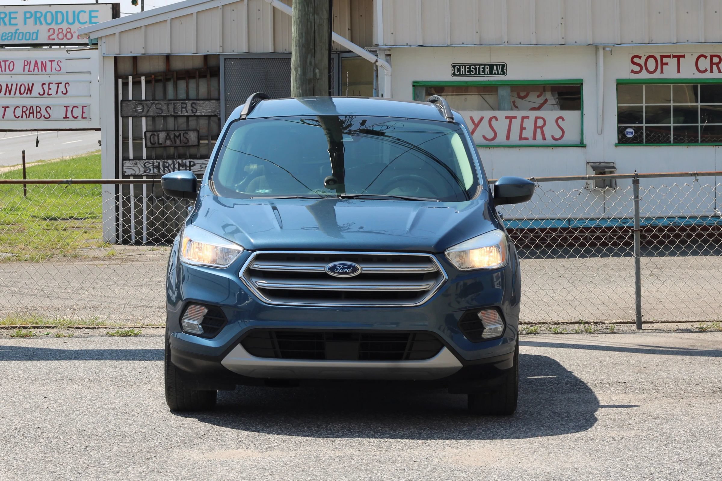 Used 2018 Ford Escape SE w/ Ford Safe & Smart Package AWD/4WD image 2