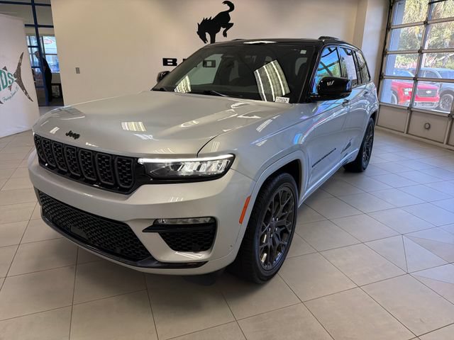 Used 2025 Jeep Grand Cherokee Summit w/ Obsidian Package AWD/4WD image 3