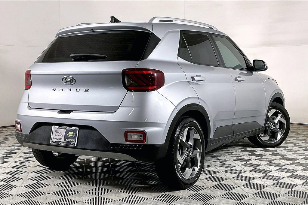 Used 2022 Hyundai Venue SEL image 10