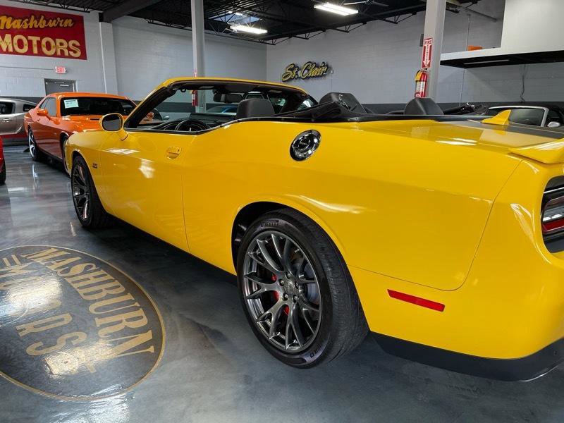 Used 2017 Dodge Challenger SRT w/ Technology Group image 17