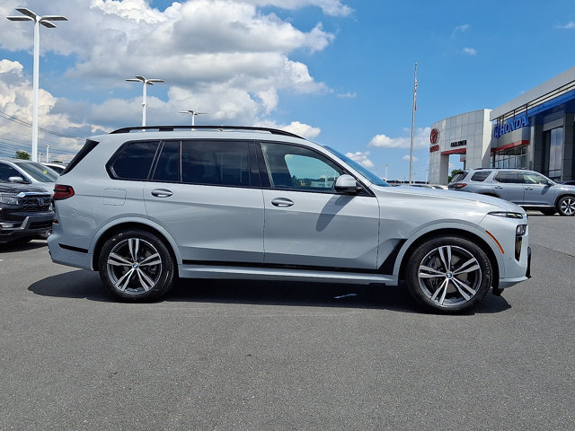 Used 2026 BMW X7 xDrive40i w/ M Sport Package AWD/4WD image 7