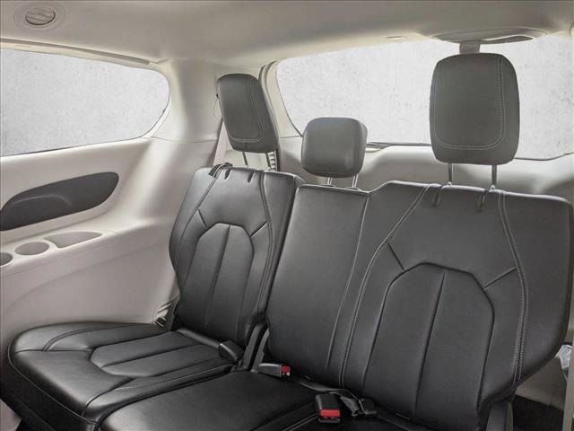 Used 2024 Chrysler Pacifica Touring-L FWD image 16