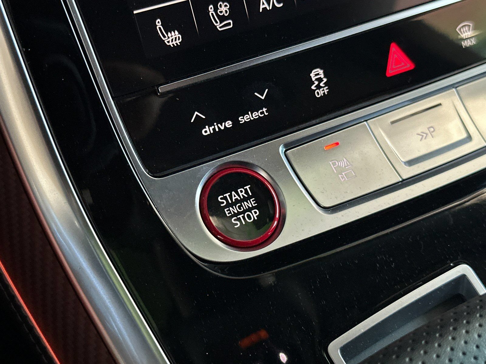 Used 2024 Audi SQ8 Prestige AWD/4WD image 25