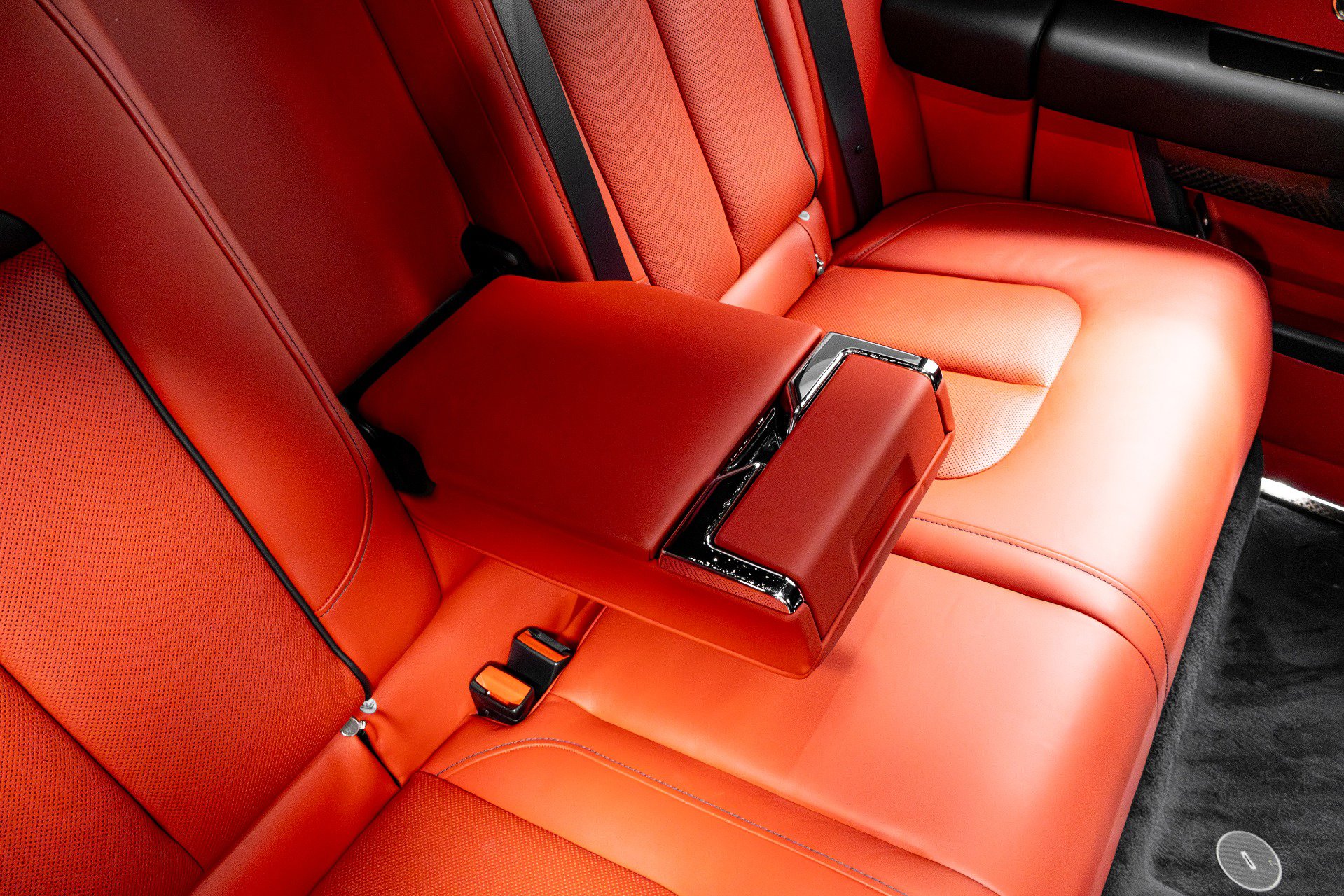 Used 2021 Rolls-Royce Cullinan Black Badge image 28