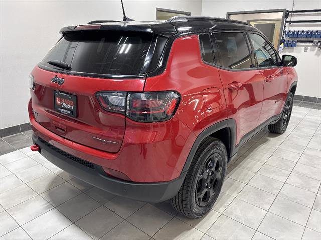 Used 2023 Jeep Compass Trailhawk w/ Trailhawk Elite Group image 4