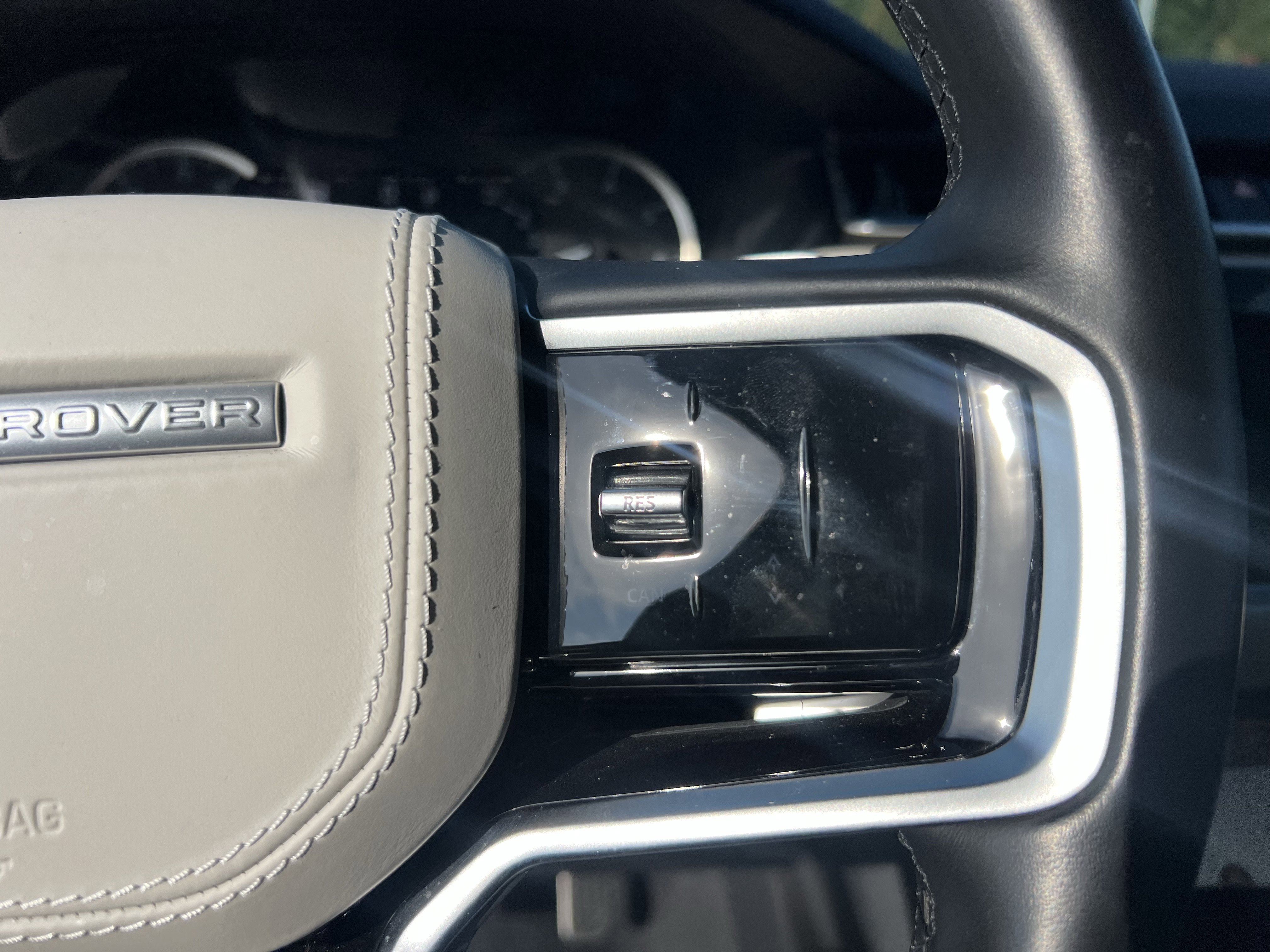 Used 2023 Land Rover Range Rover Velar R-Dynamic S image 22