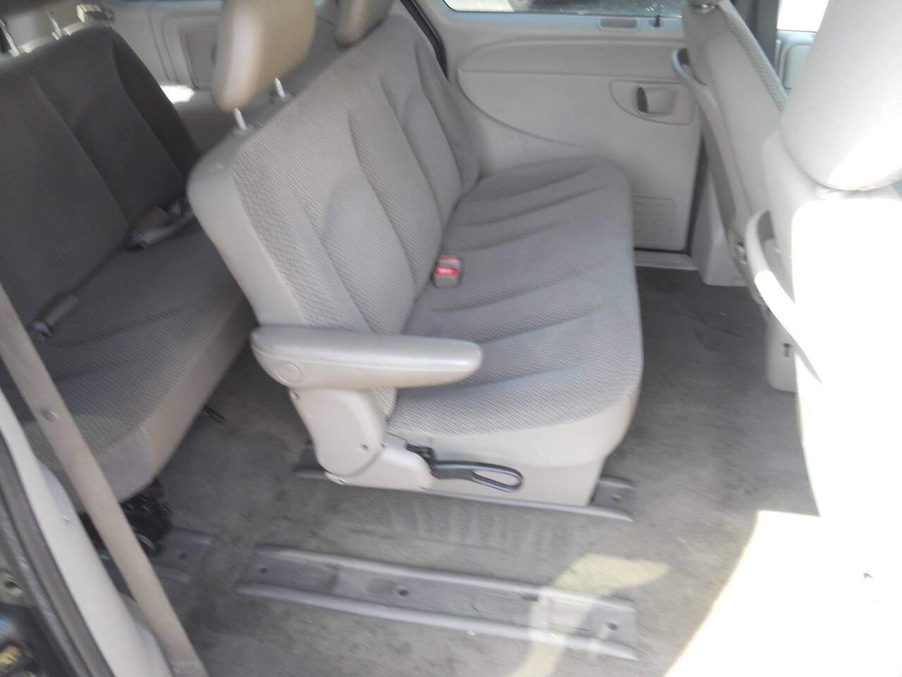 Used 2006 Dodge Caravan SE image 19