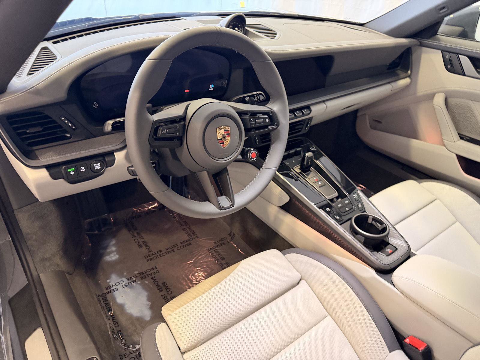 Used 2025 Porsche 911 Carrera image 4