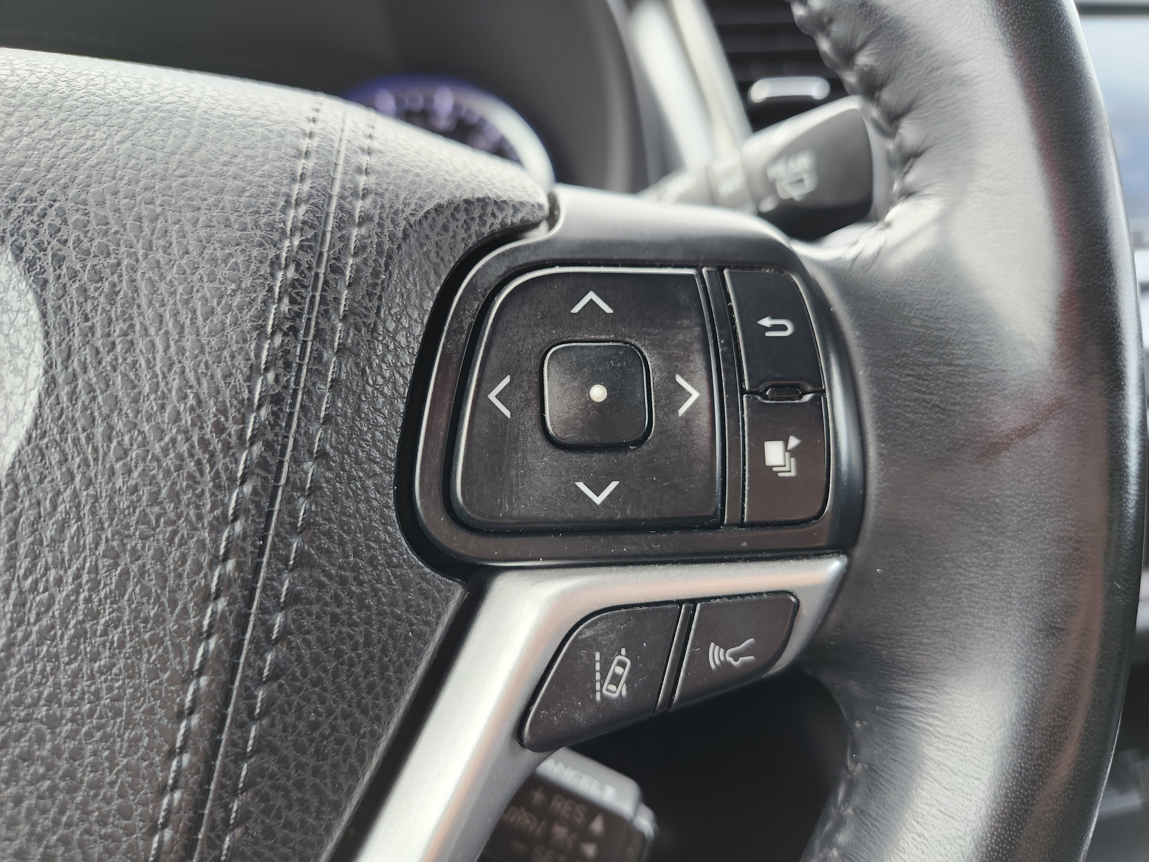 Used 2017 Toyota Highlander Limited image 39