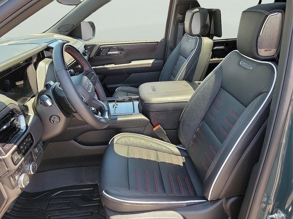 Used 2025 GMC Yukon AT4 Ultimate w/ LPO, AT4 Appearance Package AWD/4WD image 14