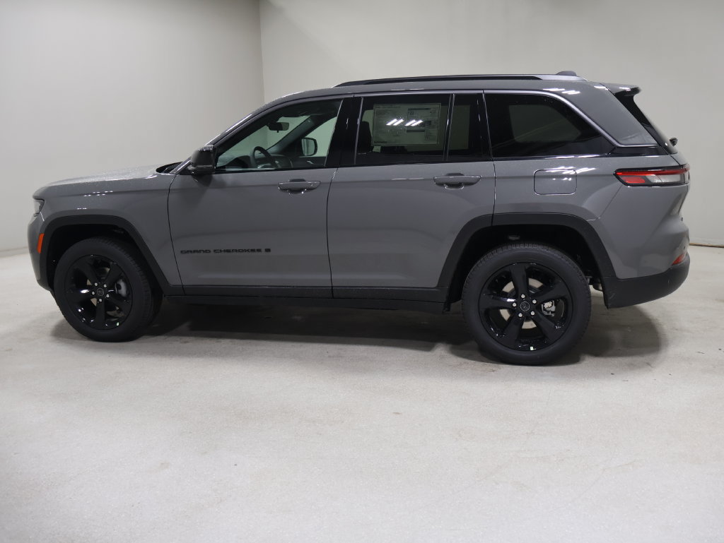 New 2027 Jeep Grand Cherokee Limited AWD/4WD image 4