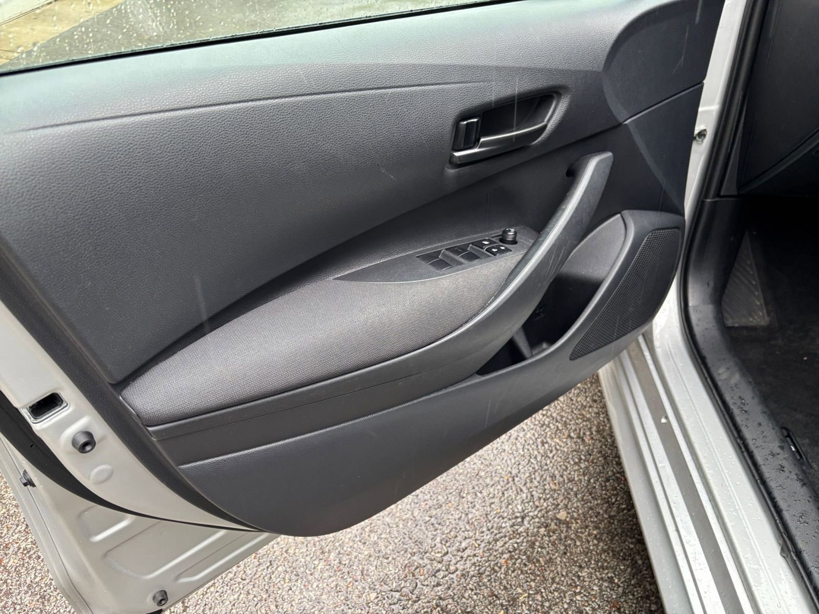 Used 2025 Toyota Corolla LE FWD image 18