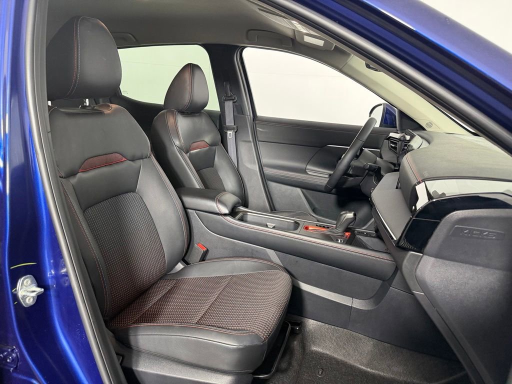 Used 2025 Nissan Kicks SR FWD image 29