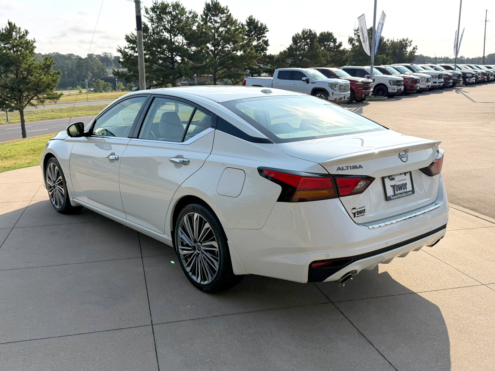 Used 2023 Nissan Altima 2.5 SL FWD image 4