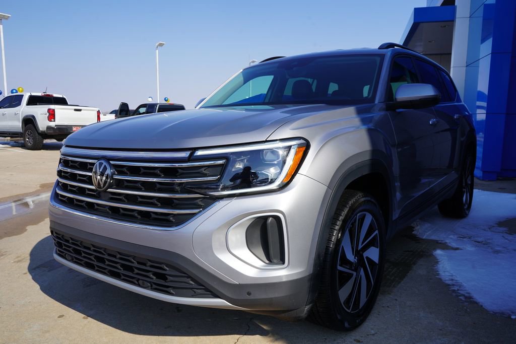 Used 2025 Volkswagen Atlas SE image 4