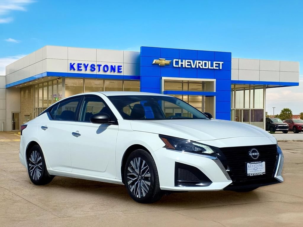 Used 2025 Nissan Altima 2.5 SV FWD image 1