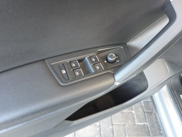 Used 2020 Volkswagen Tiguan SE R-Line image 20