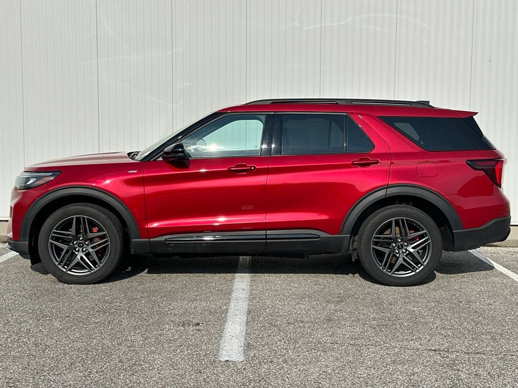 Certified 2025 Ford Explorer ST-Line w/ Premium Package AWD/4WD image 3