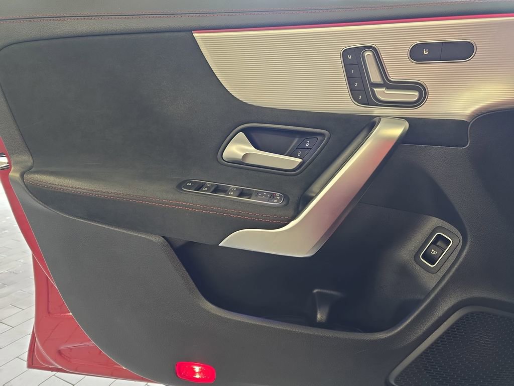 Used 2020 Mercedes-Benz CLA 250 image 28