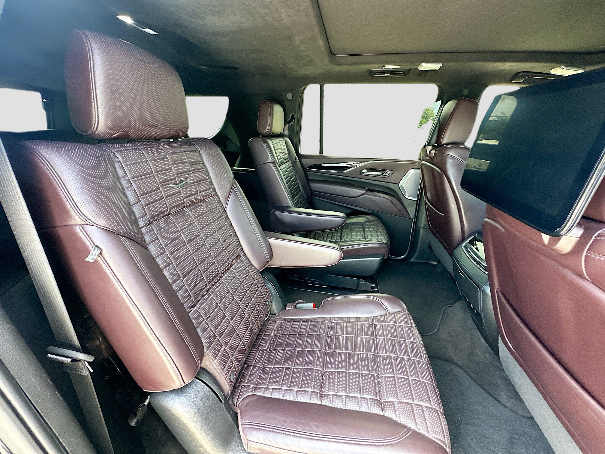 Used 2022 Cadillac Escalade ESV Sport Platinum w/ LPO, ONYX Package image 32