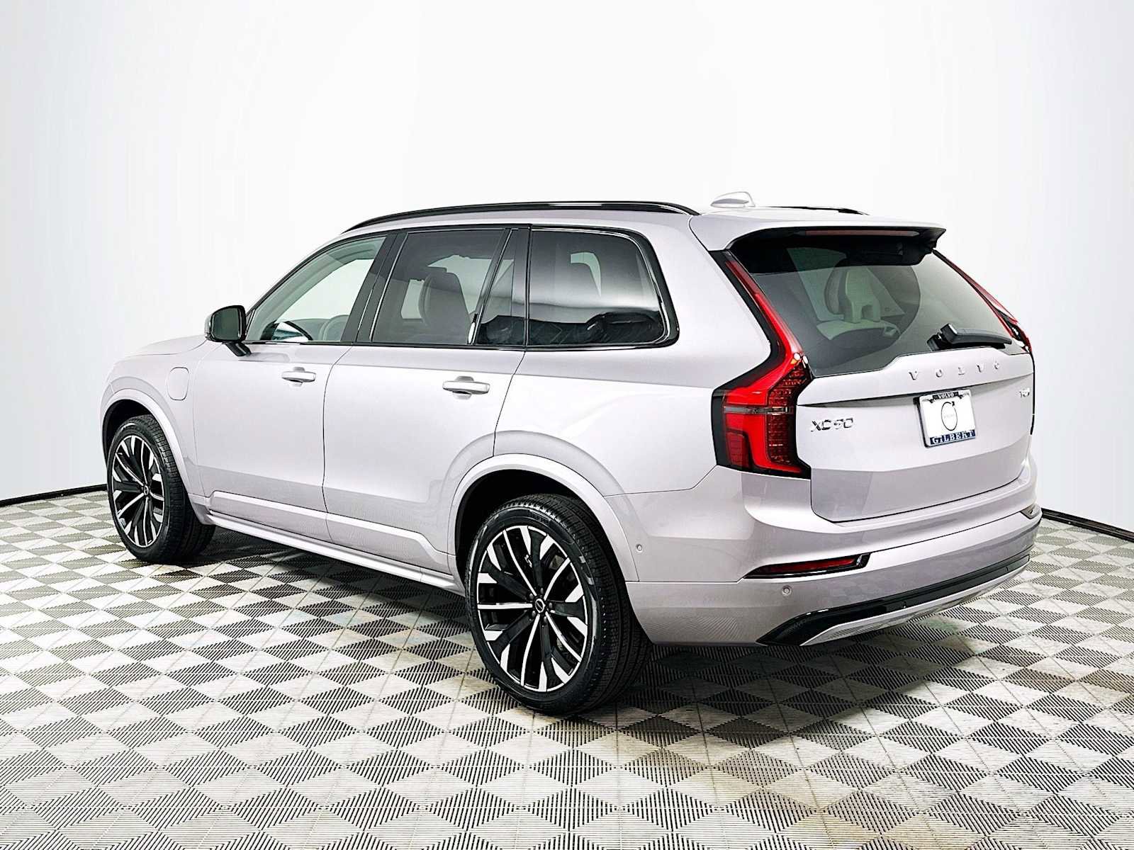 New 2026 Volvo XC90 T8 Ultra w/ Protection Package image 5