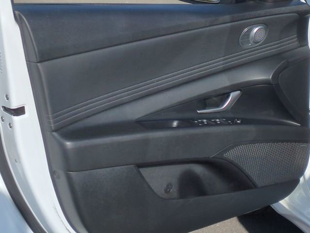 Used 2023 Hyundai Elantra Limited image 19