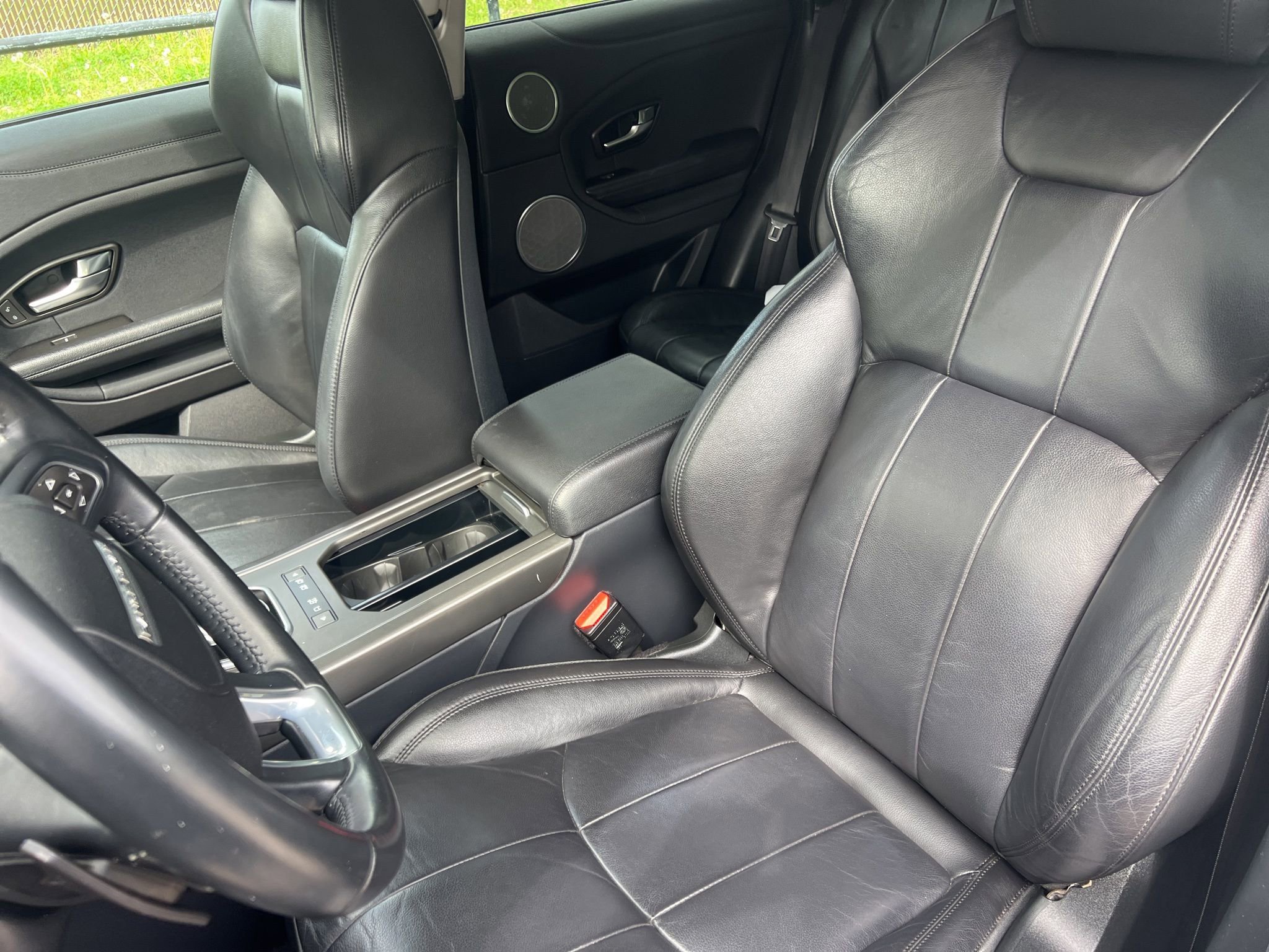 Used 2019 Land Rover Range Rover Evoque SE image 12