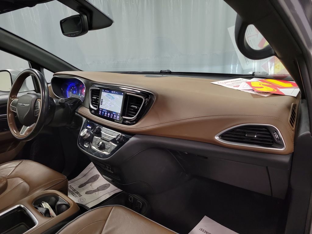 Used 2020 Chrysler Pacifica Limited image 30