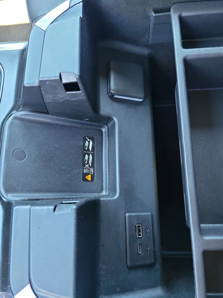 Used 2024 GMC Sierra 1500 SLT w/ SLT Premium Package image 33